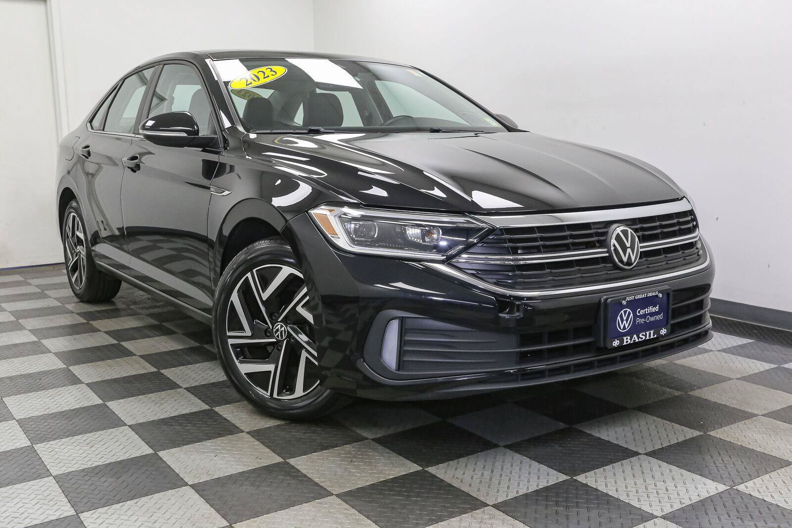 Certified 2023 Volkswagen Jetta SEL FWD image 3
