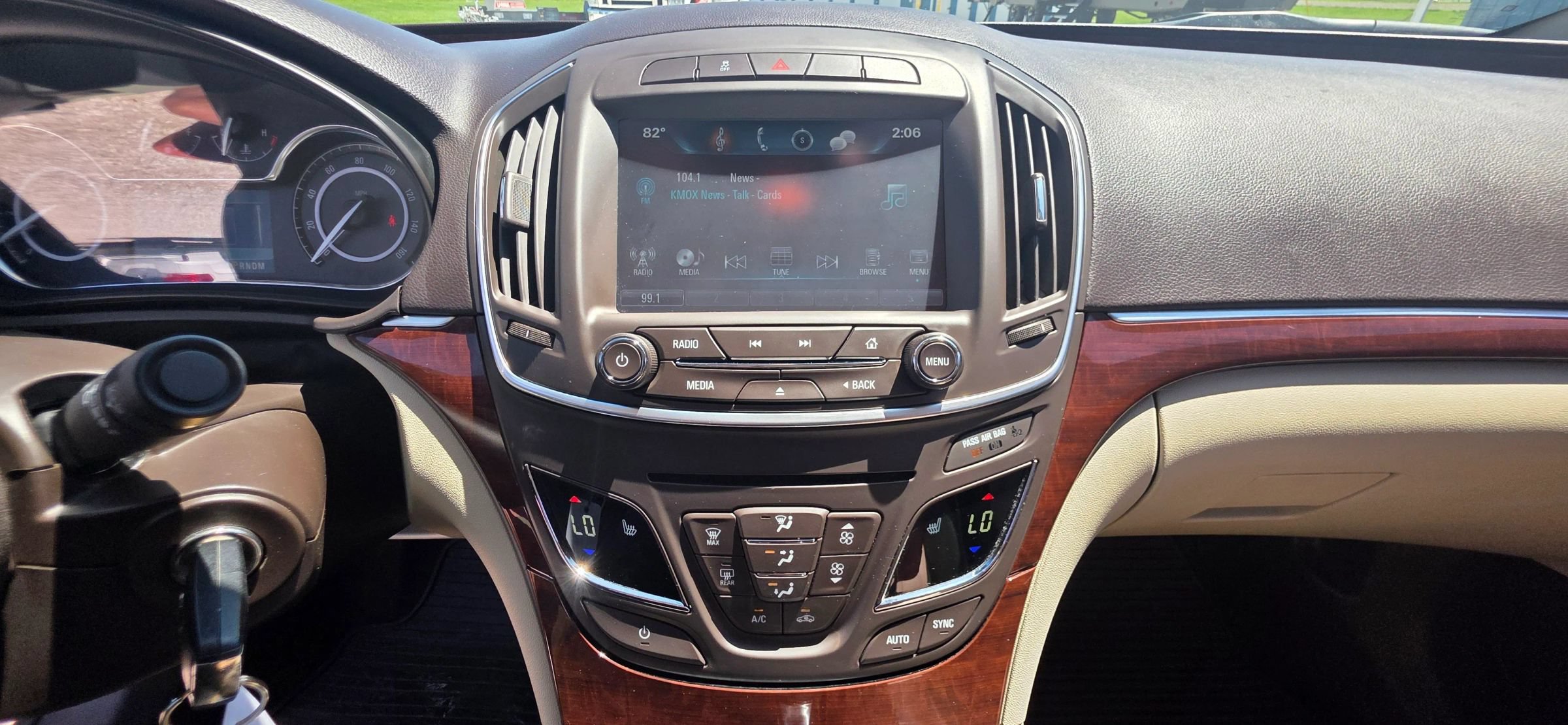 Used 2016 Buick Regal FWD image 18