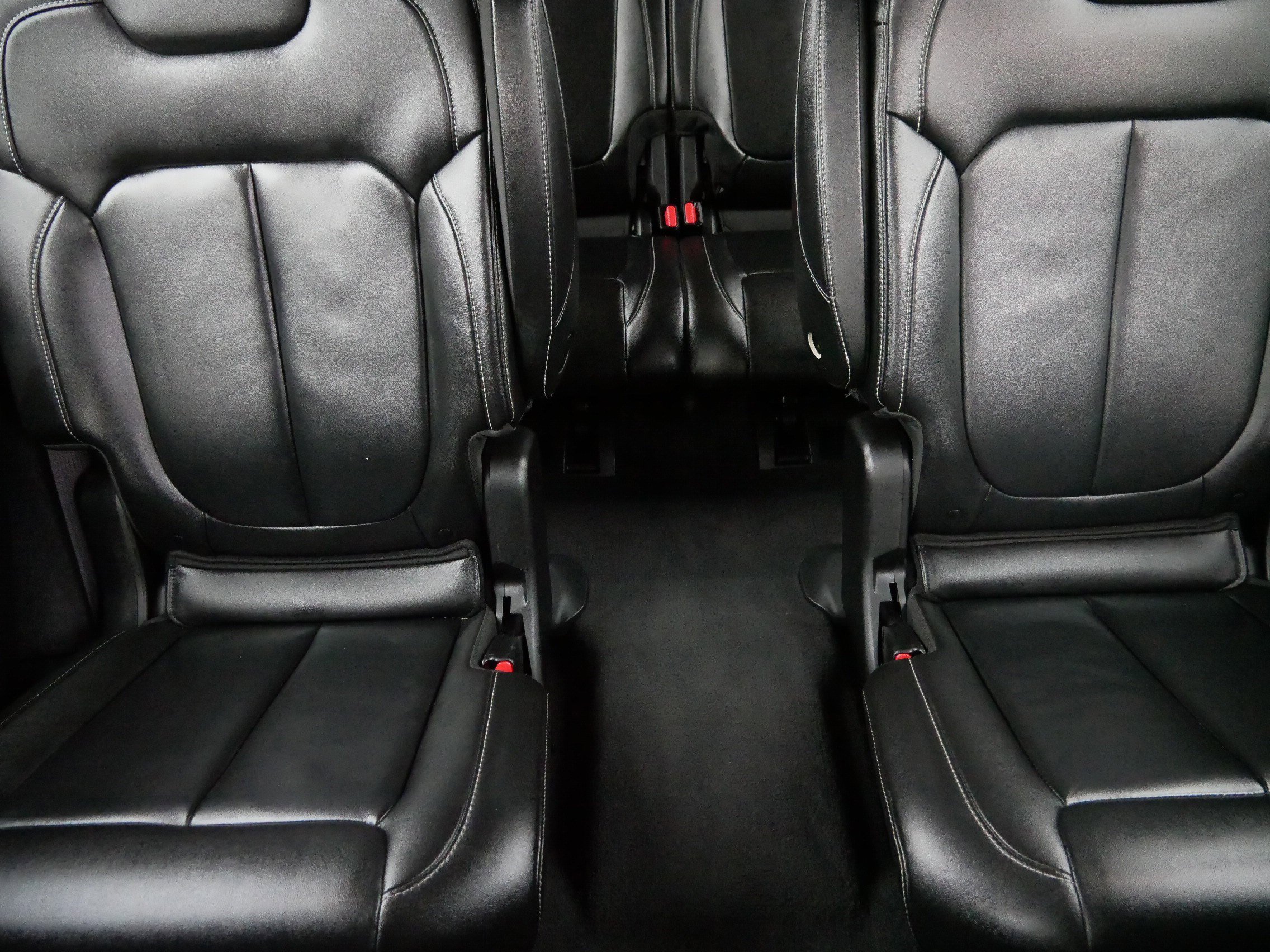 Certified 2023 Jeep Grand Cherokee L Limited w/ Black Appearance Package image 13