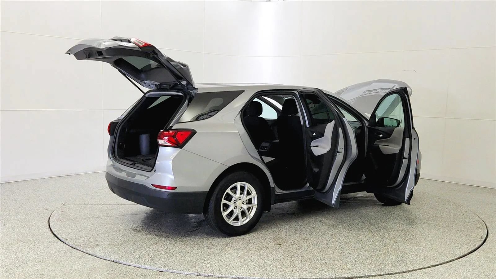 Used 2023 Chevrolet Equinox LS w/ LS Convenience Package FWD image 12