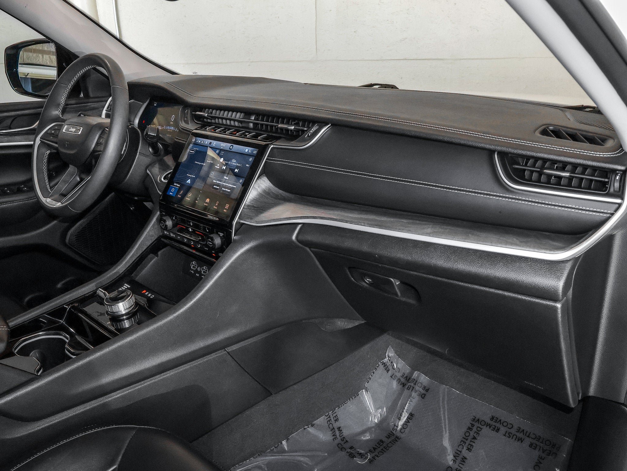 Used 2023 Jeep Grand Cherokee Limited AWD/4WD image 39