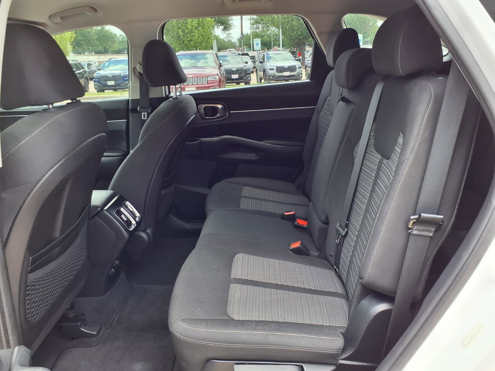 Used 2022 Kia Sorento LX FWD image 18