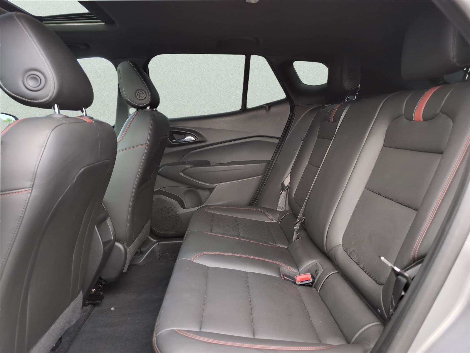 Used 2024 Chevrolet Trax RS w/ Sunroof Package image 35