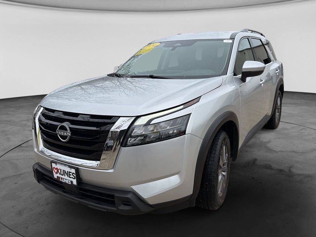 Used 2024 Nissan Pathfinder SV FWD image 4