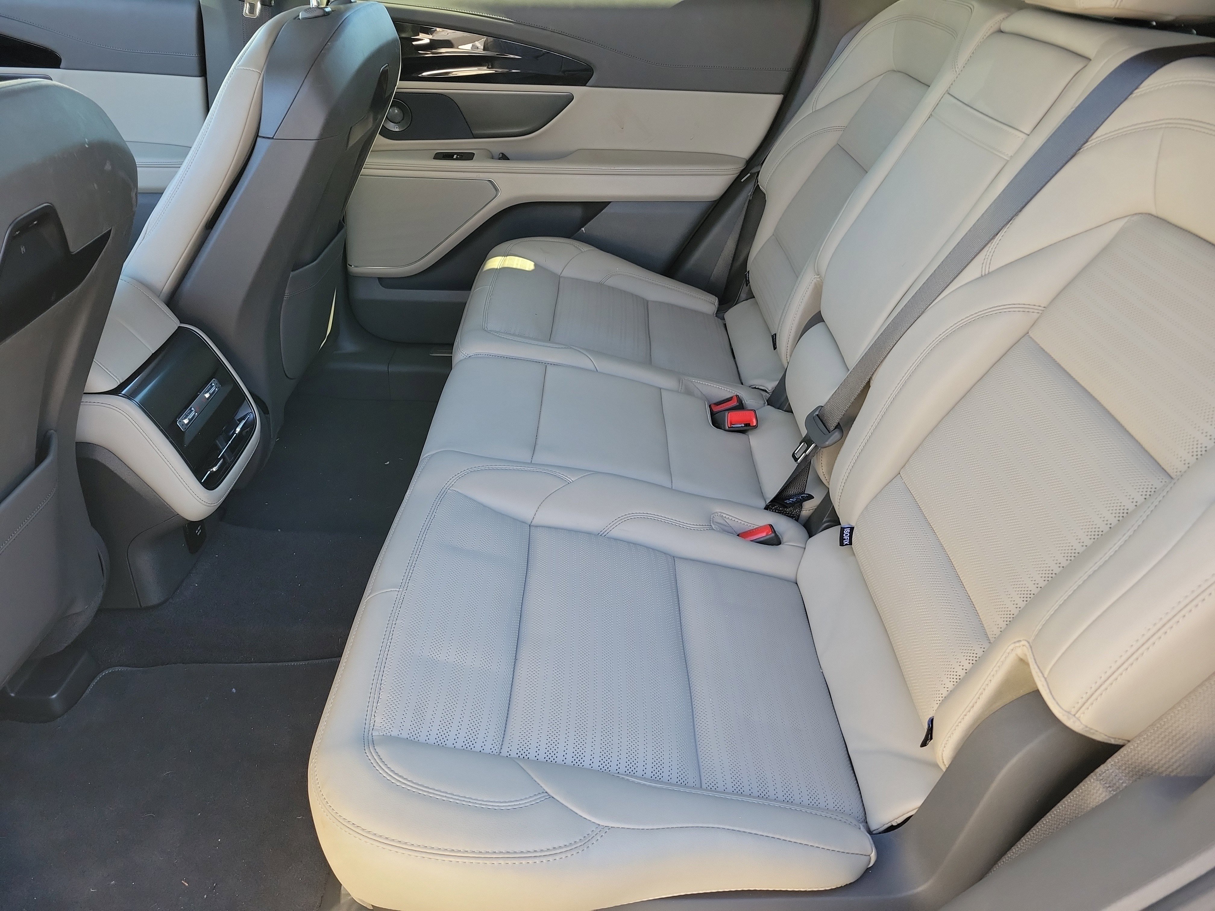 Used 2024 Lincoln Nautilus Reserve w/ Equipment Group 202A image 6