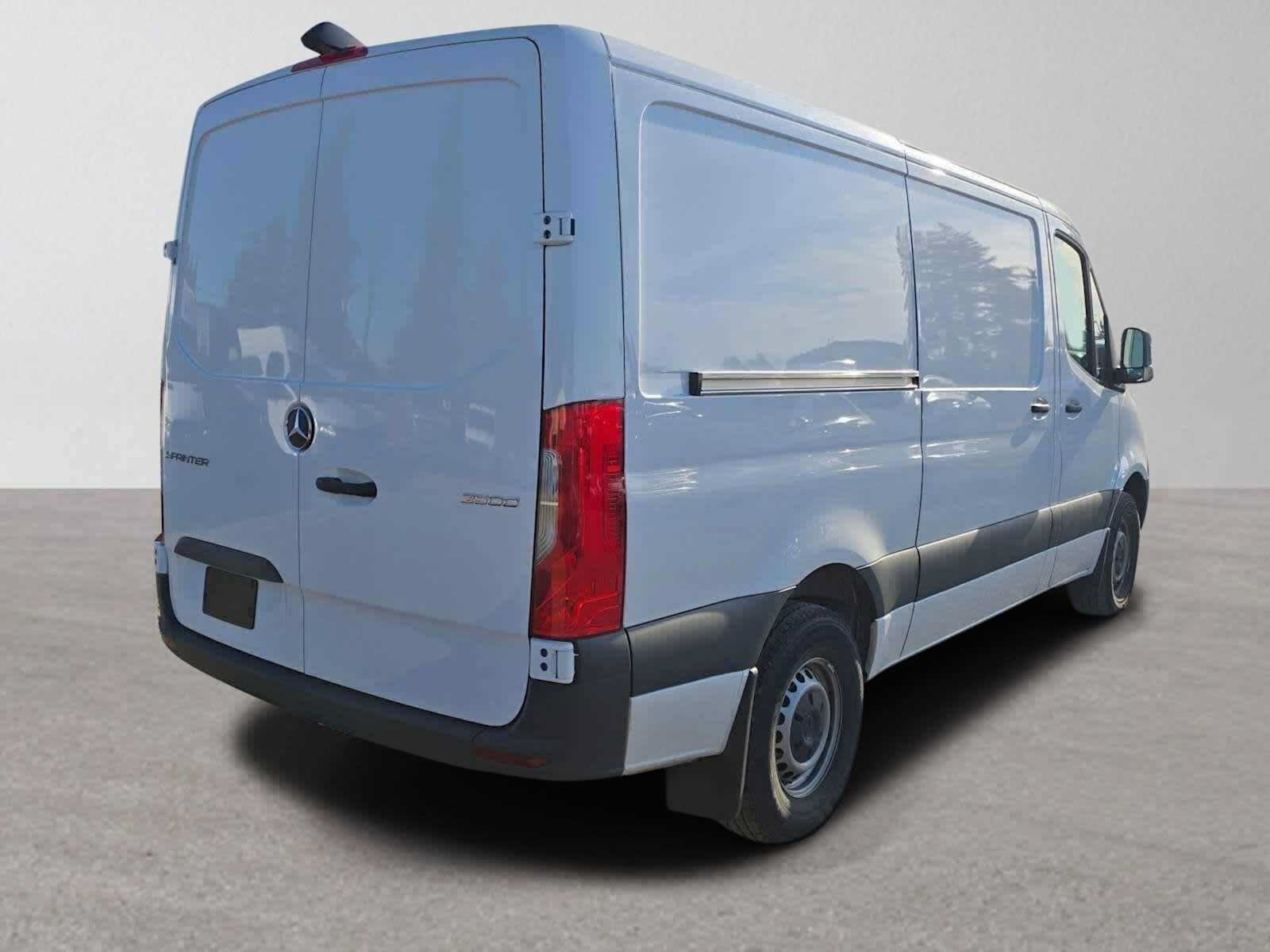 Used 2025 Mercedes-Benz Sprinter 2500 image 3