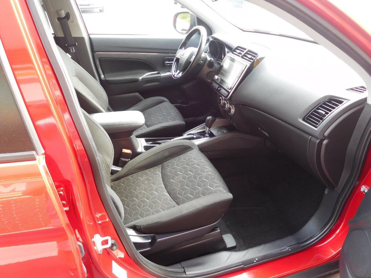 Used 2020 Mitsubishi Outlander Sport SE image 5