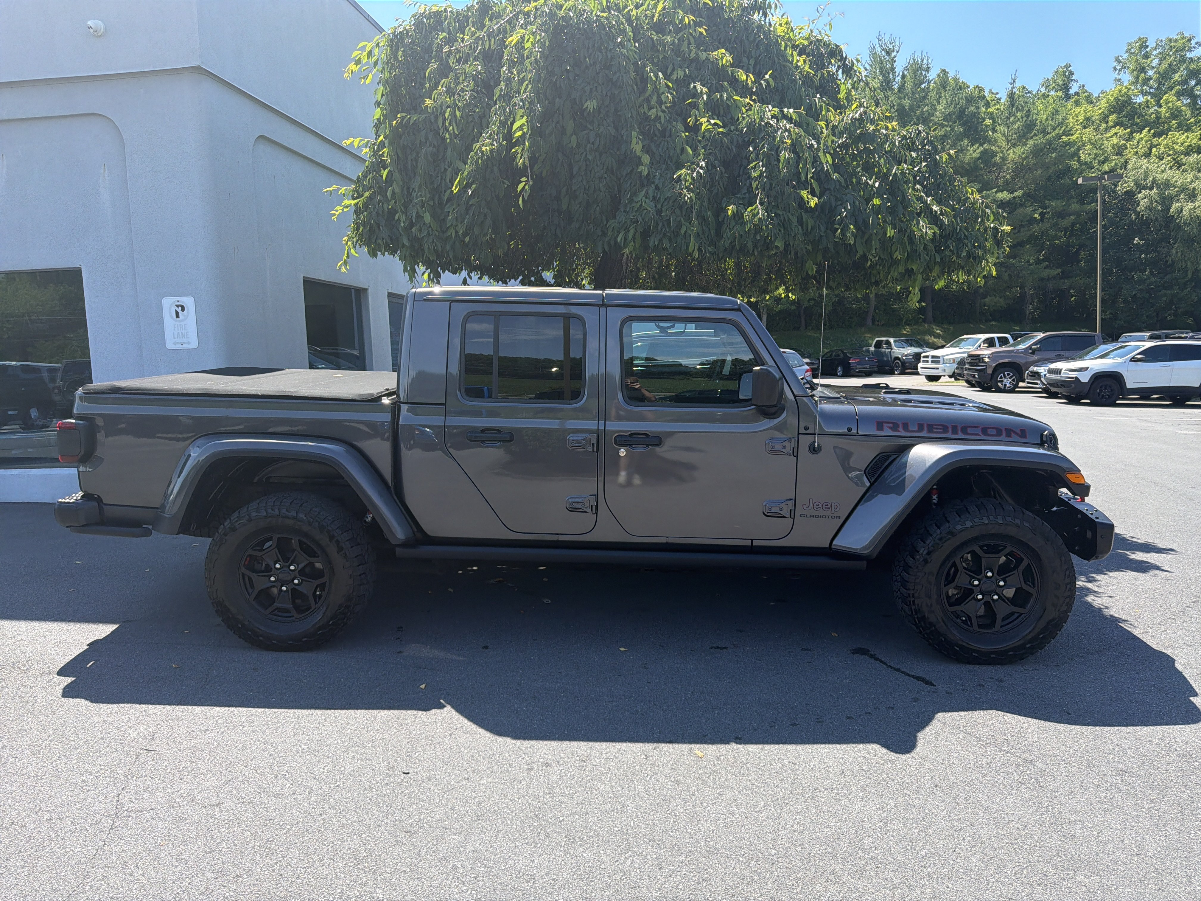 Used 2020 Jeep Gladiator Rubicon w/ Advanced Safety Group AWD/4WD image 2