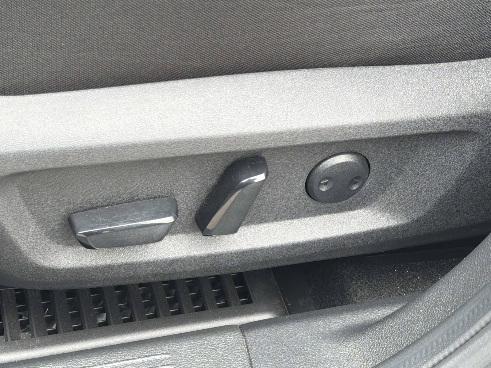Used 2023 Nissan Rogue SV FWD image 19