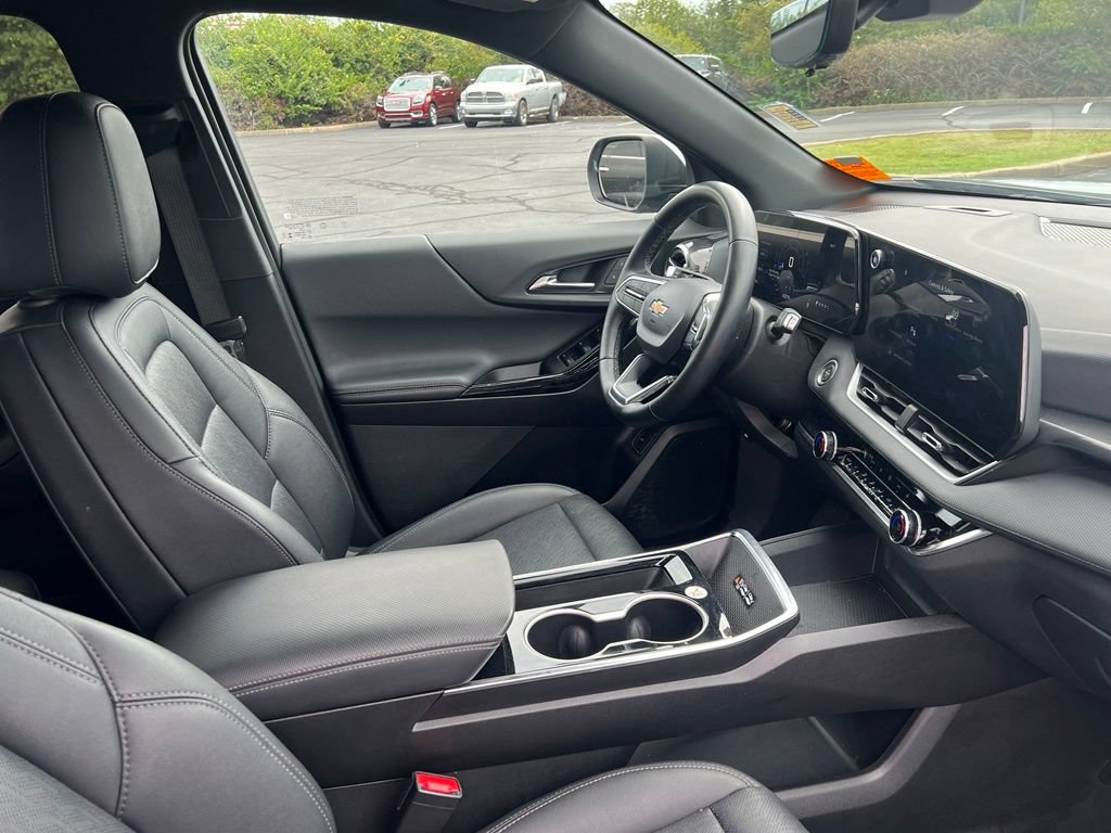 Used 2025 Chevrolet Equinox LT w/ Convenience Package II FWD image 9