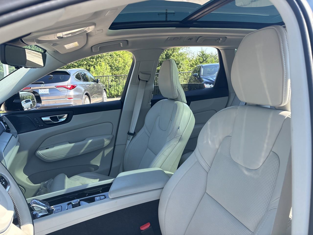 Used 2024 Volvo XC60 T8 Ultimate w/ Protection Package Premier AWD/4WD image 18