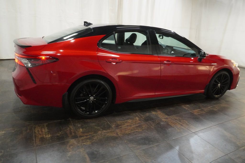 Used 2021 Toyota Camry XSE image 4