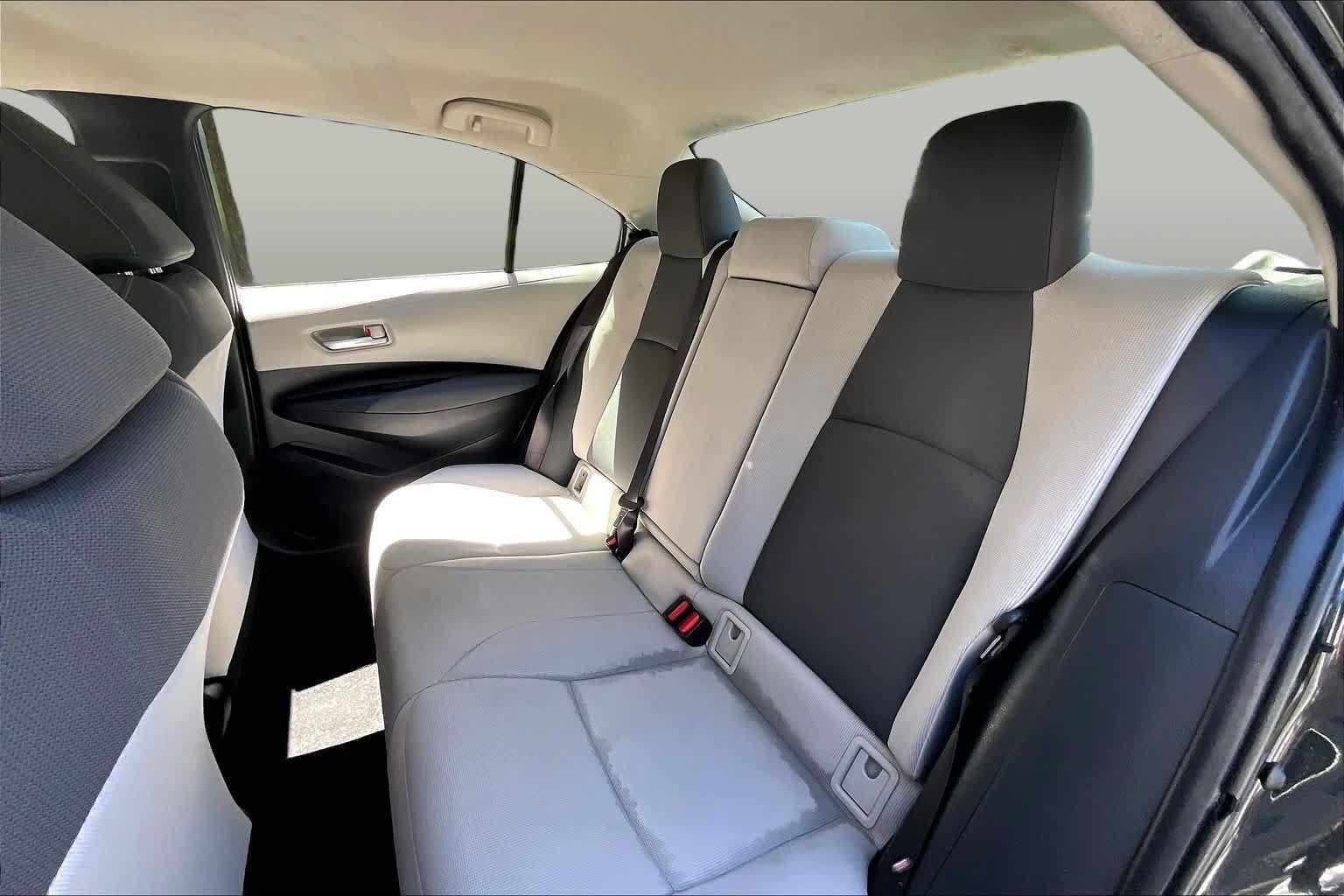 Used 2021 Toyota Corolla LE w/ Carpet Mat Package (TMS) FWD image 19