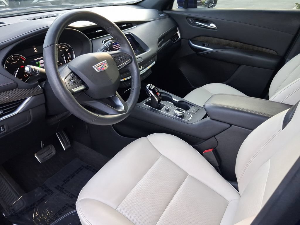 Used 2022 Cadillac XT4 Sport w/ Comfort Package FWD image 13