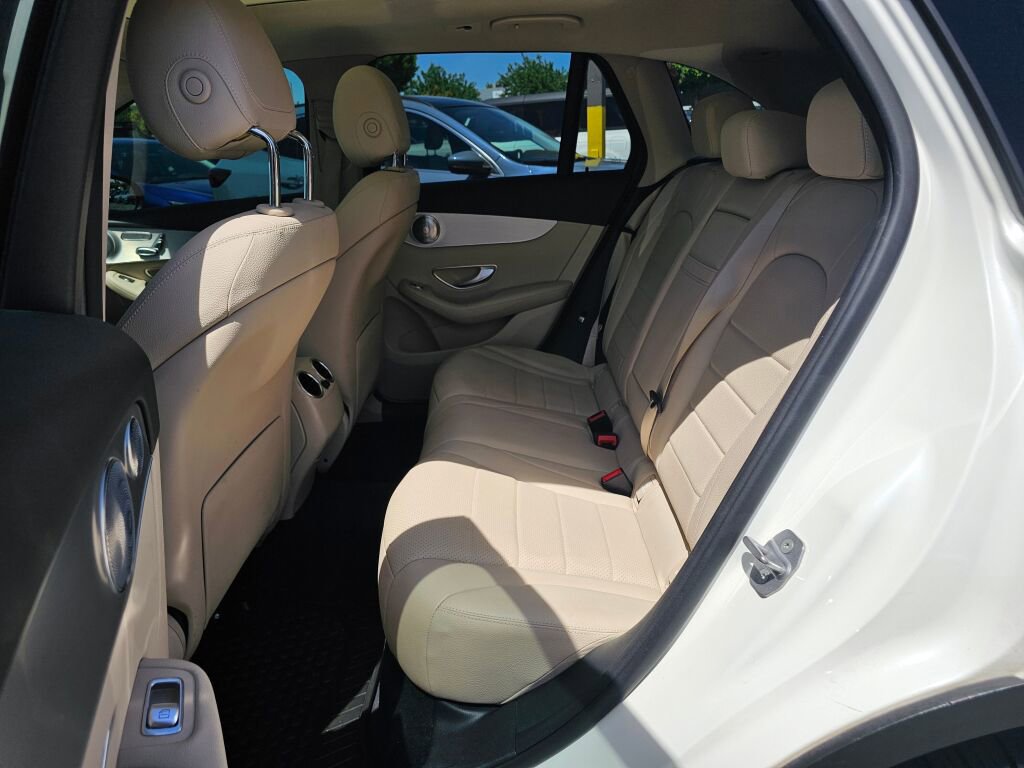 Used 2017 Mercedes-Benz GLC 300 4MATIC image 12