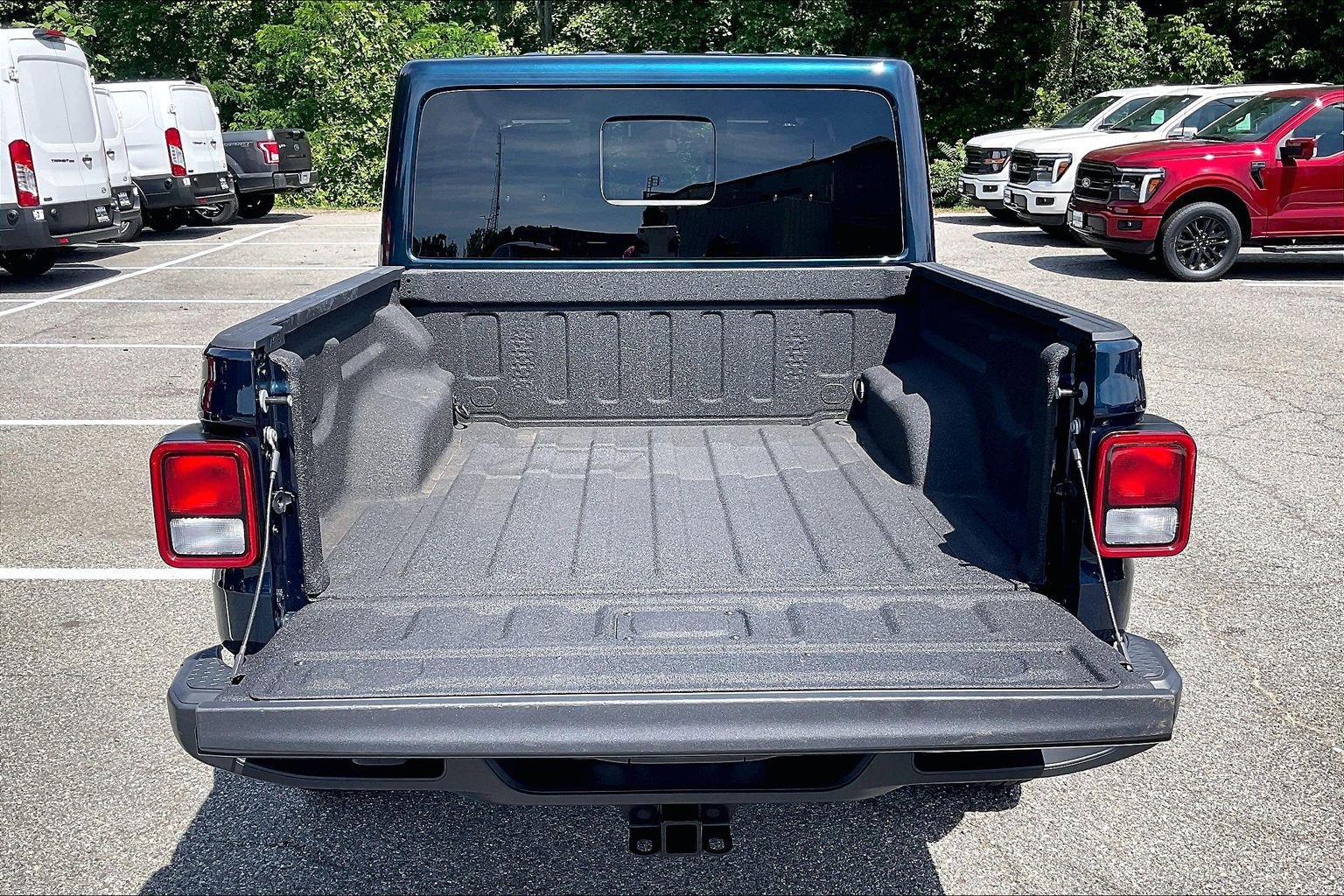 Used 2025 Jeep Gladiator Sport w/ Premium Package AWD/4WD image 35