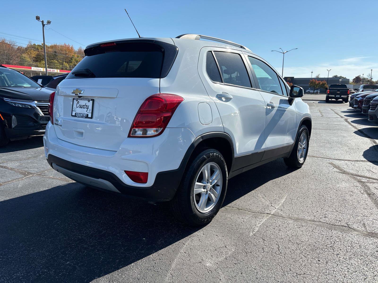 Used 2022 Chevrolet Trax LT w/ LT Convenience Package image 6
