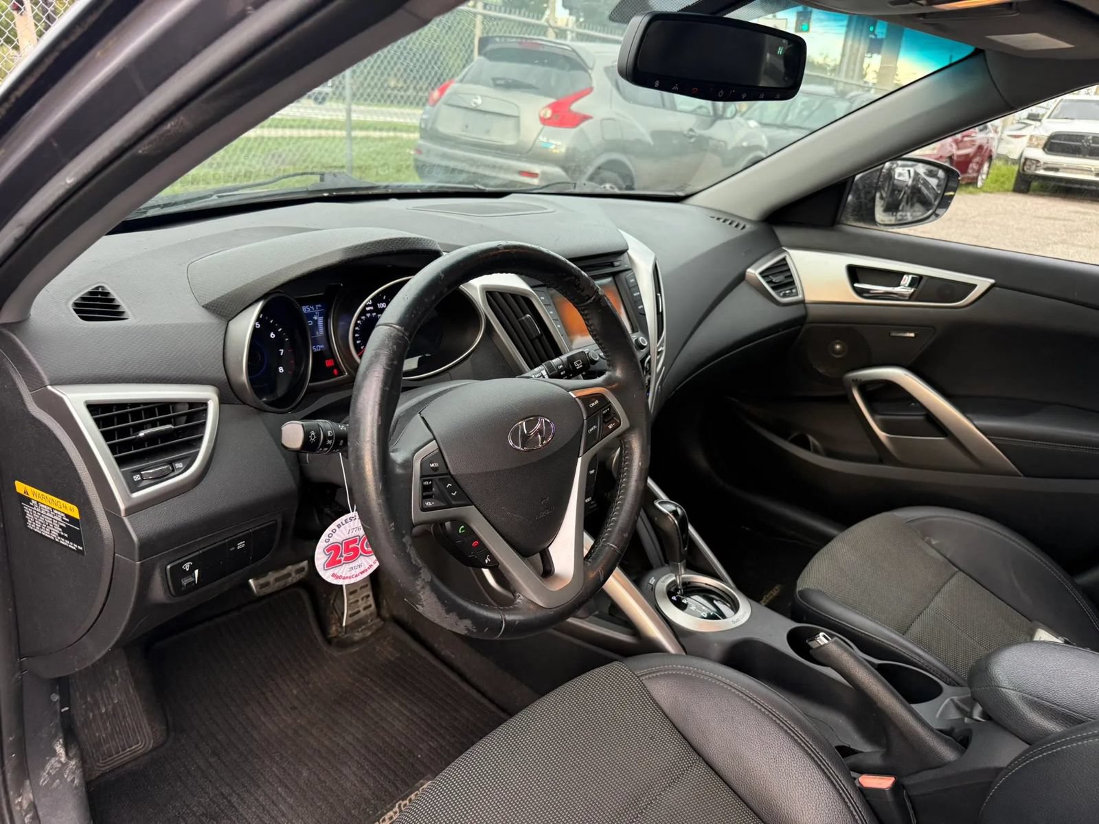 Used 2013 Hyundai Veloster w/ Style Pkg FWD image 7