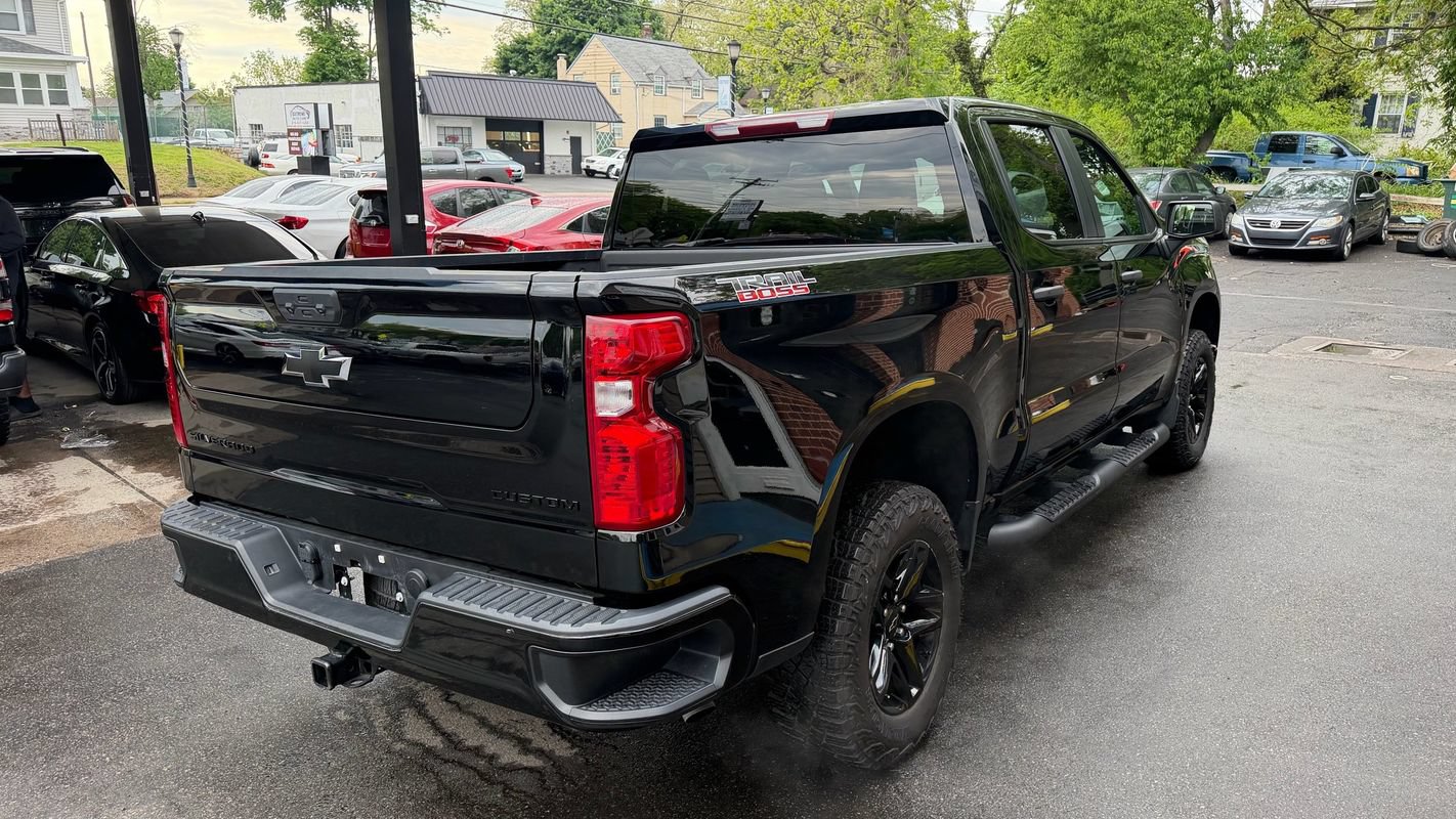 Used 2024 Chevrolet Silverado 1500 Custom Trail Boss w/ LPO, Dark Essentials Package AWD/4WD image 5