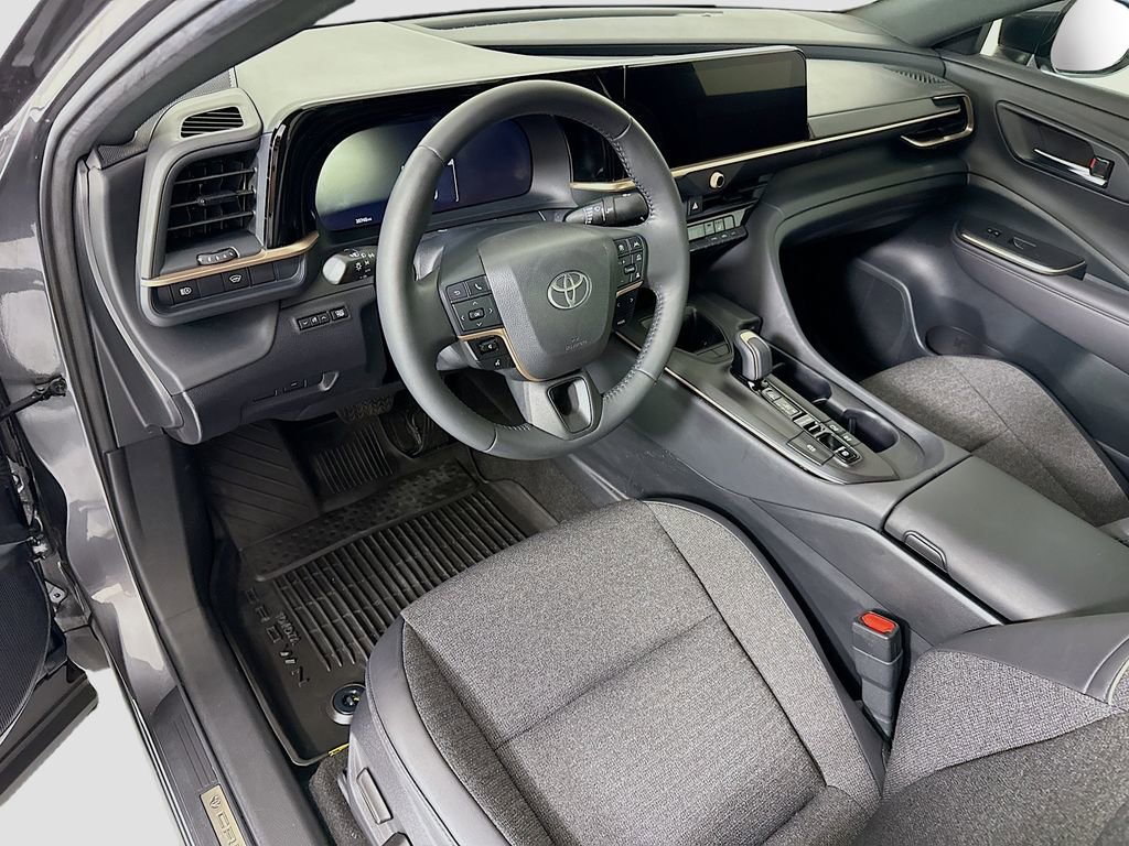 Used 2023 Toyota Crown XLE image 9