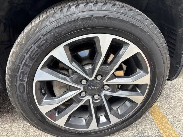 Used 2022 Jeep Grand Cherokee L Overland w/ Luxury Tech Group IV AWD/4WD image 7