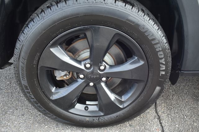Used 2019 Jeep Cherokee Latitude Plus AWD/4WD image 45