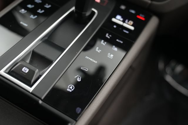 Certified 2026 Porsche Macan AWD/4WD image 40