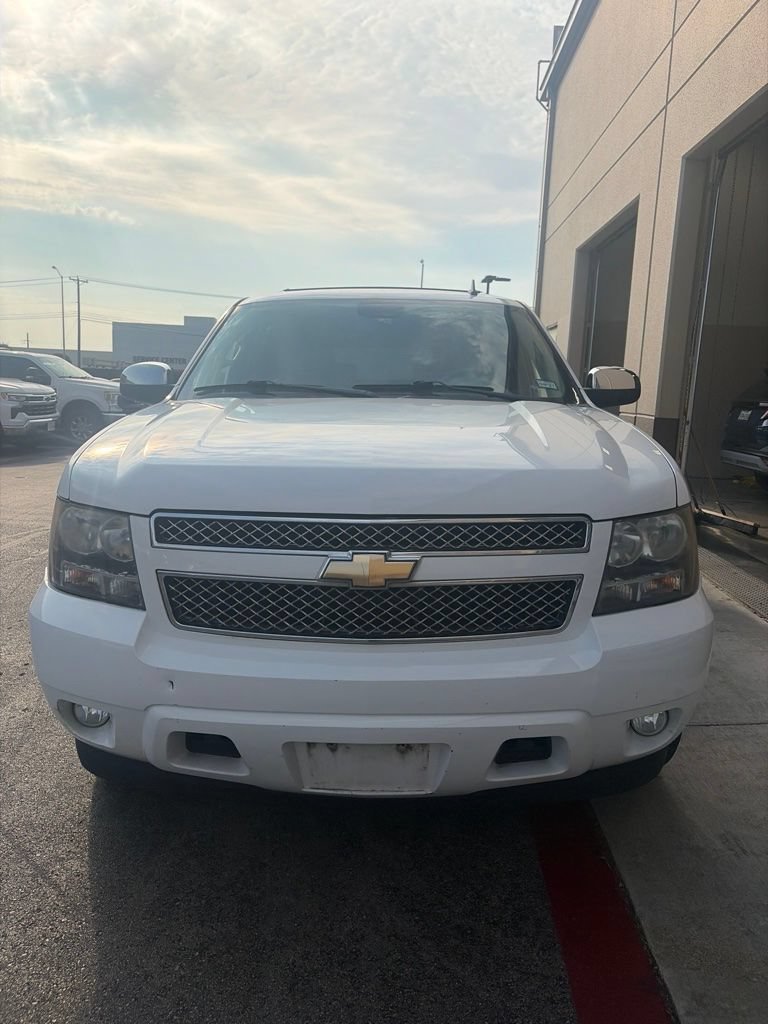 Used 2011 Chevrolet Suburban LTZ RWD image 3