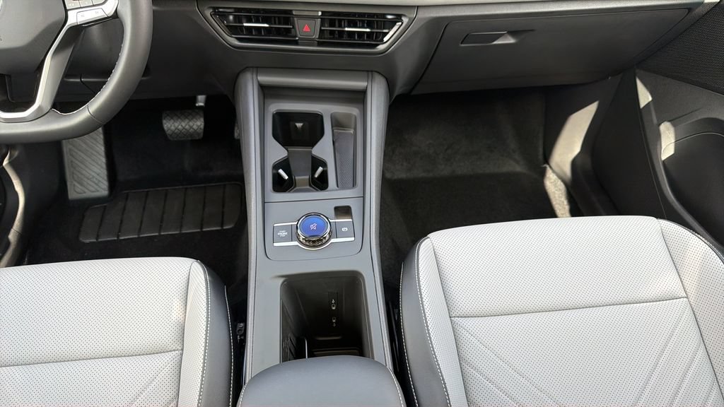 New 2026 Volkswagen Tiguan SE FWD image 18