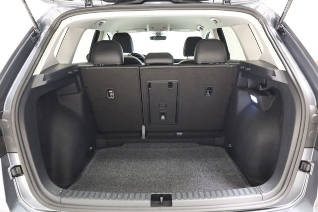 Used 2025 Volkswagen Taos SE w/ Black Wheel Package image 24