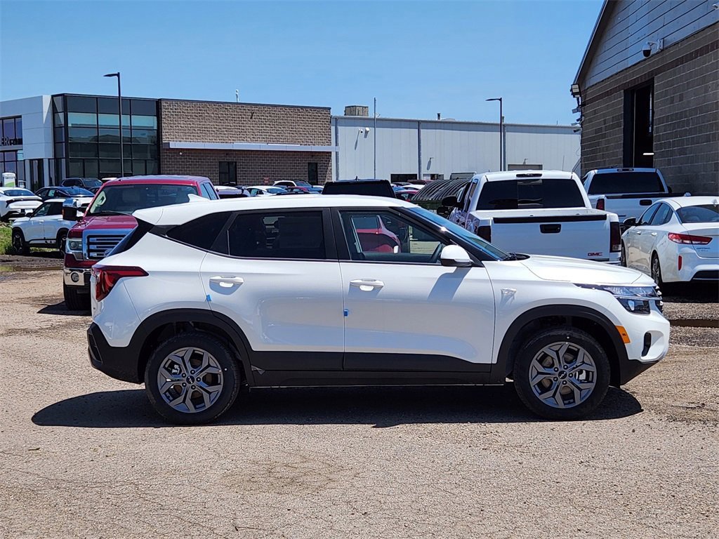 New 2025 Kia Seltos LX image 2