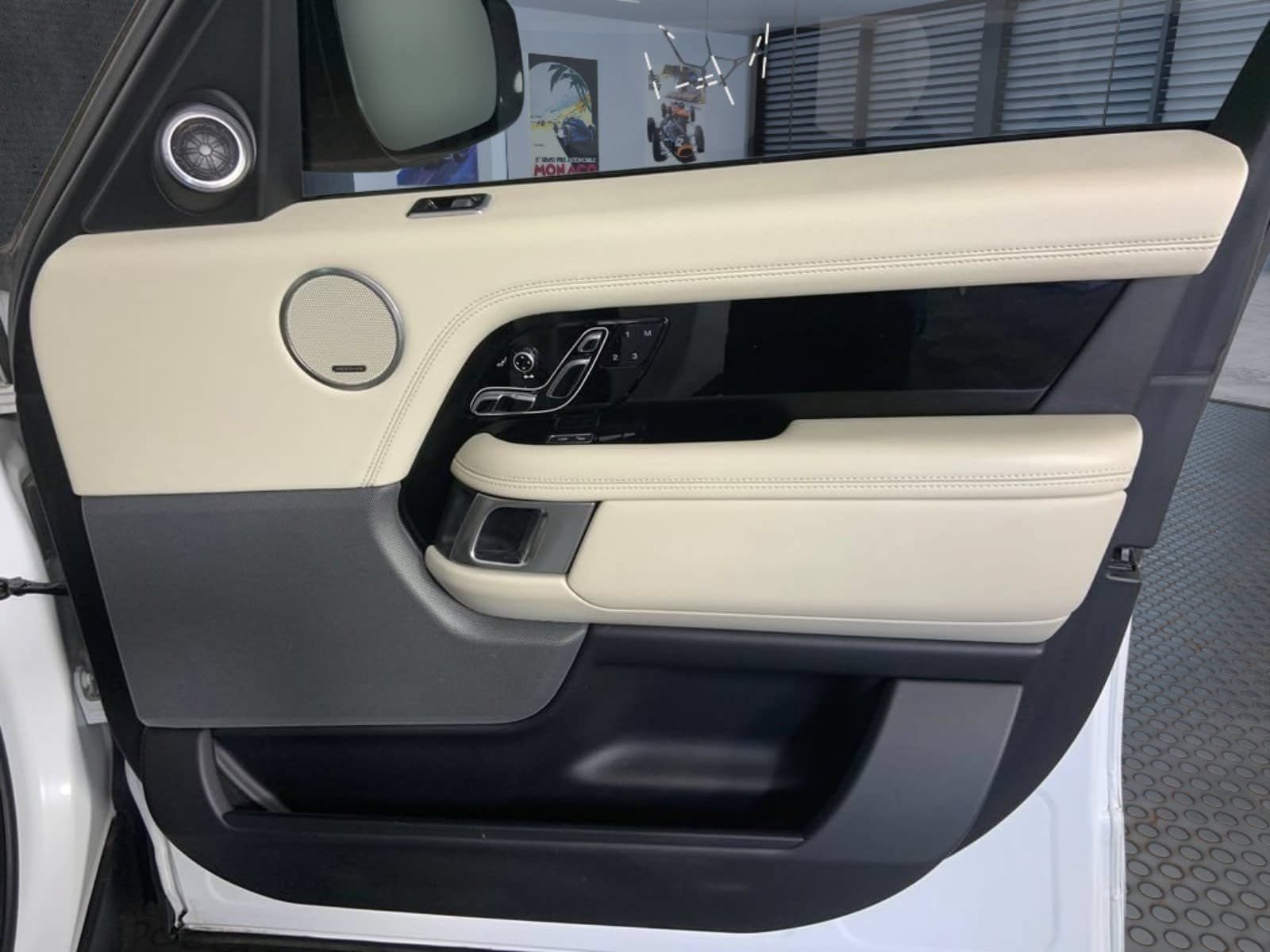 Used 2019 Land Rover Range Rover HSE AWD/4WD image 16