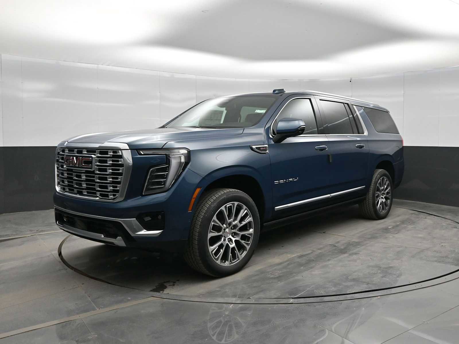 New 2026 GMC Yukon XL Denali w/ Sun & Power Step Package image 4