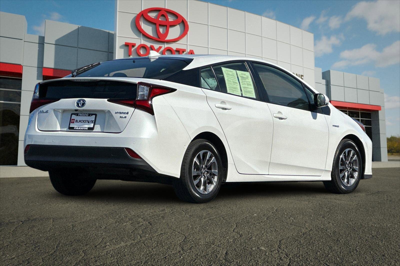 Certified 2022 Toyota Prius XLE w/ Premium Convenience Package FWD image 3