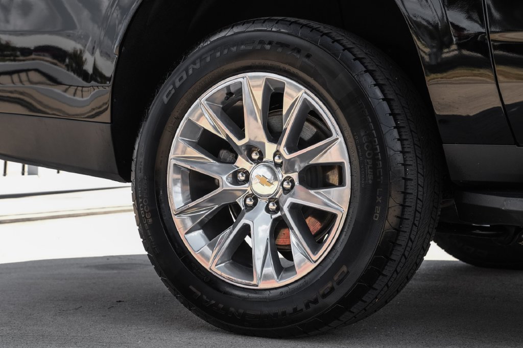 Used 2026 Chevrolet Suburban Premier AWD/4WD image 56