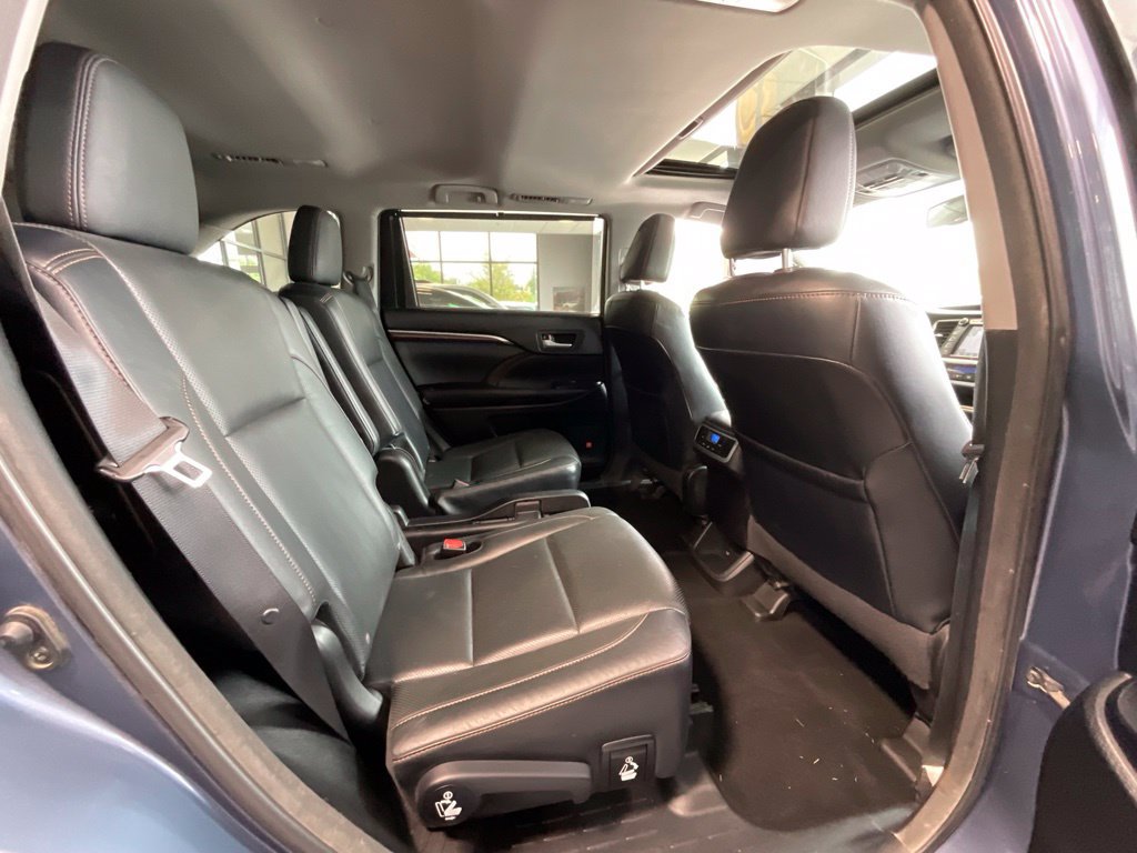 Used 2016 Toyota Highlander Limited w/ Driver Technology Package AWD/4WD image 21
