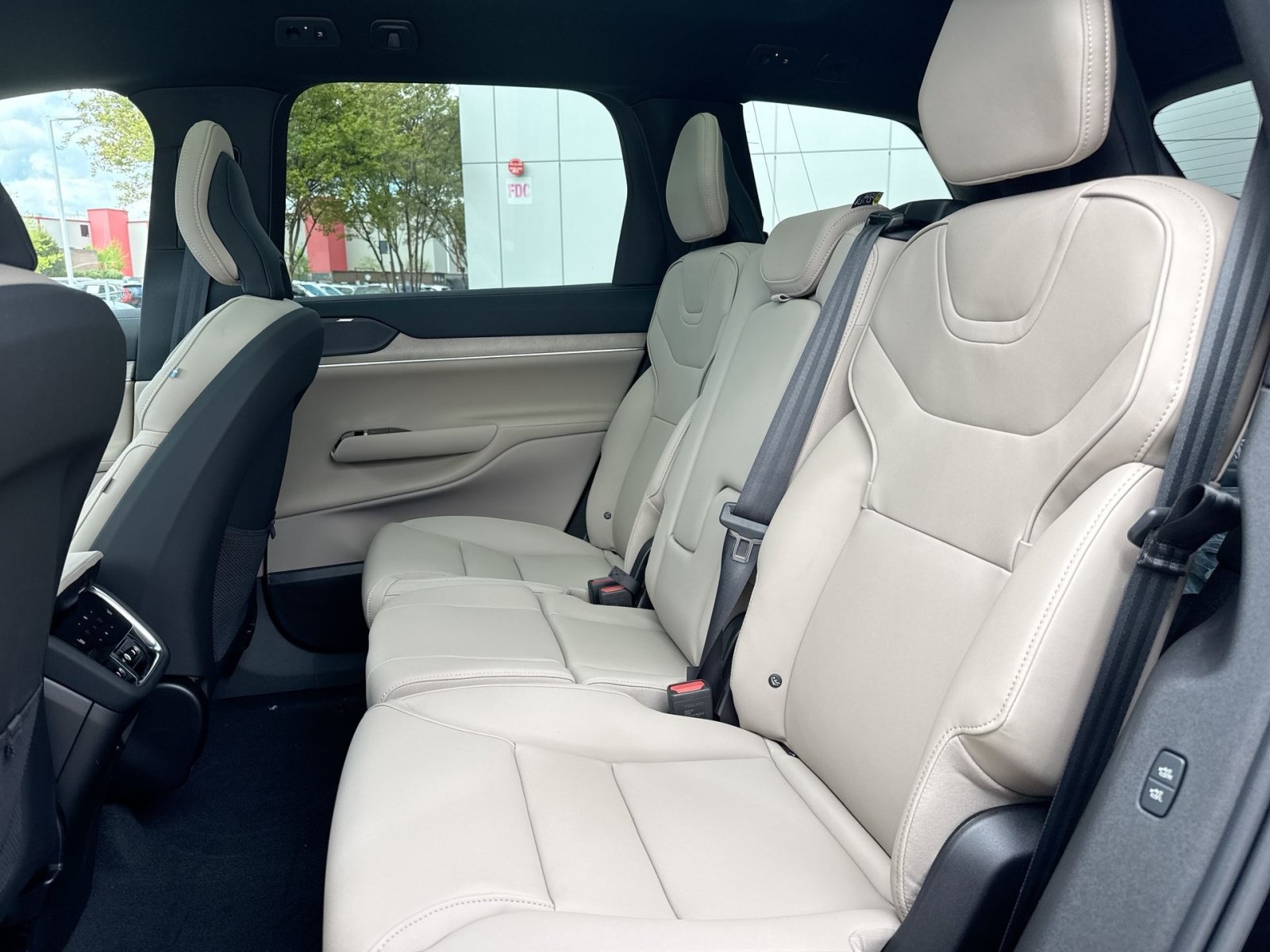 New 2026 Volvo EX90 Plus AWD/4WD image 25