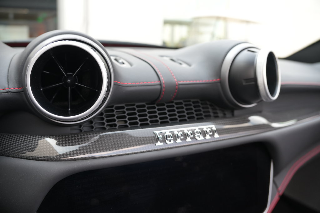 Used 2019 Ferrari Portofino RWD image 50