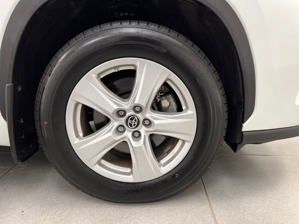 Used 2023 Toyota Highlander LE image 39