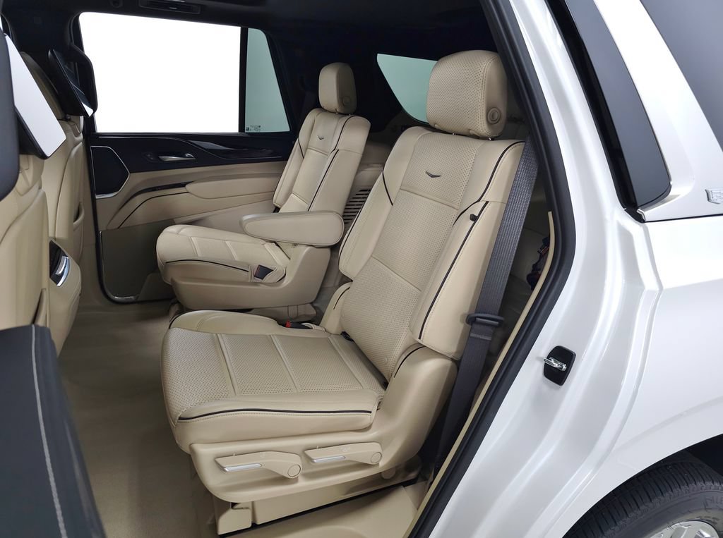 Used 2024 Cadillac Escalade Premium Luxury AWD/4WD image 41
