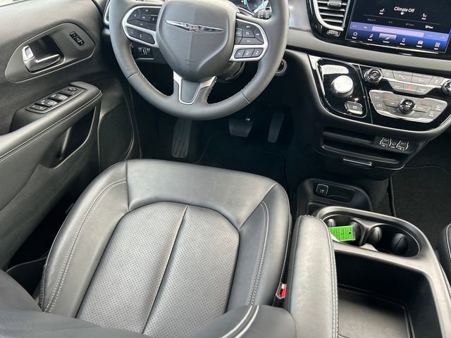 Used 2025 Chrysler Pacifica Select FWD image 14