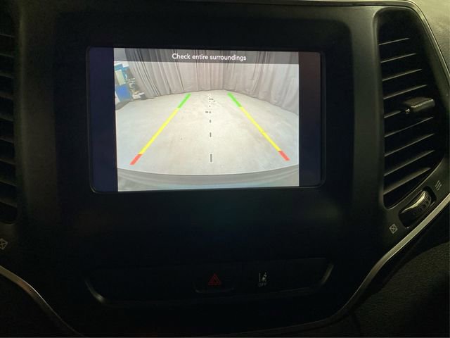 Used 2021 Jeep Cherokee Latitude w/ Mopar Interior Package image 28