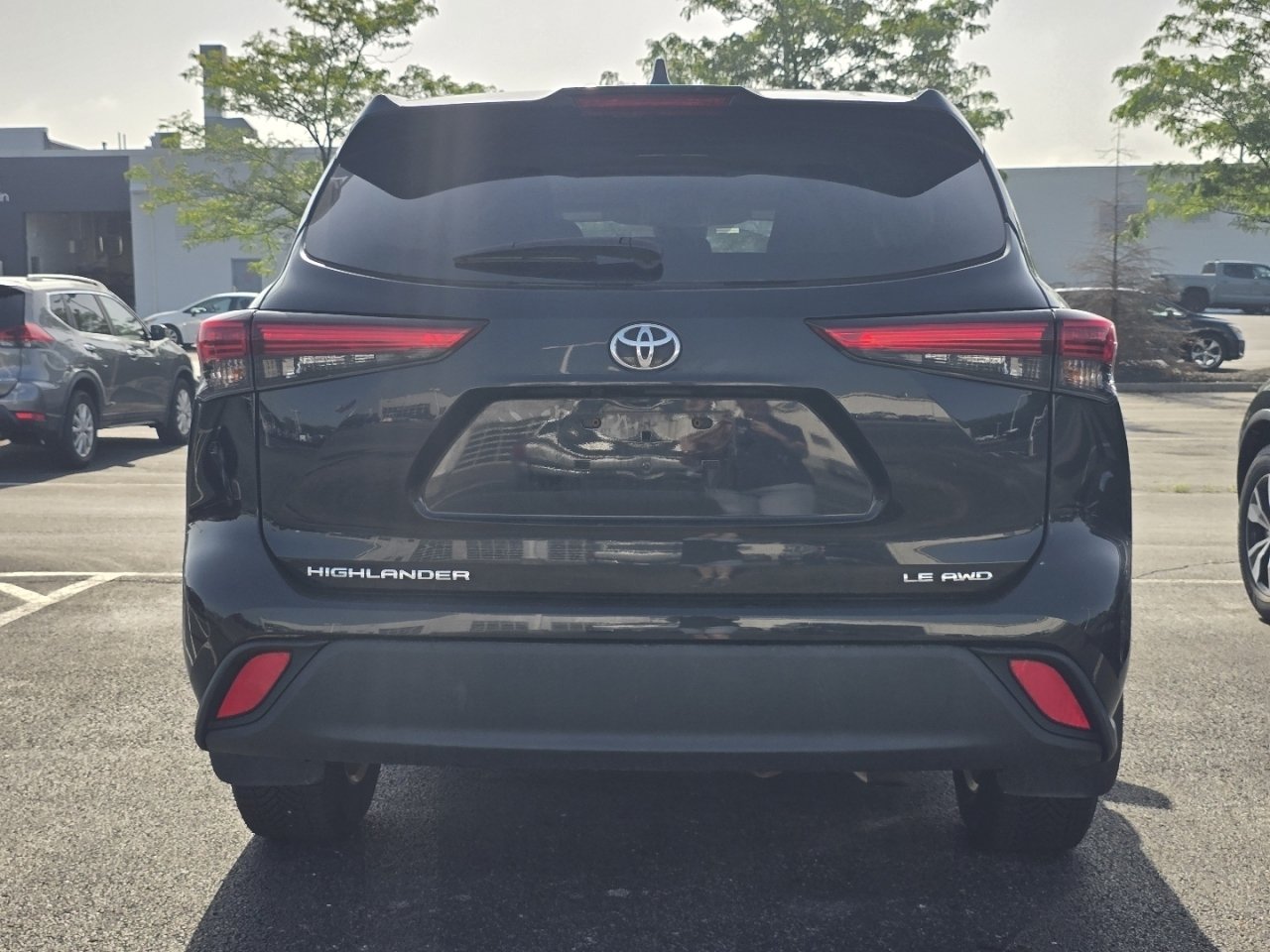 Used 2023 Toyota Highlander LE AWD/4WD image 6