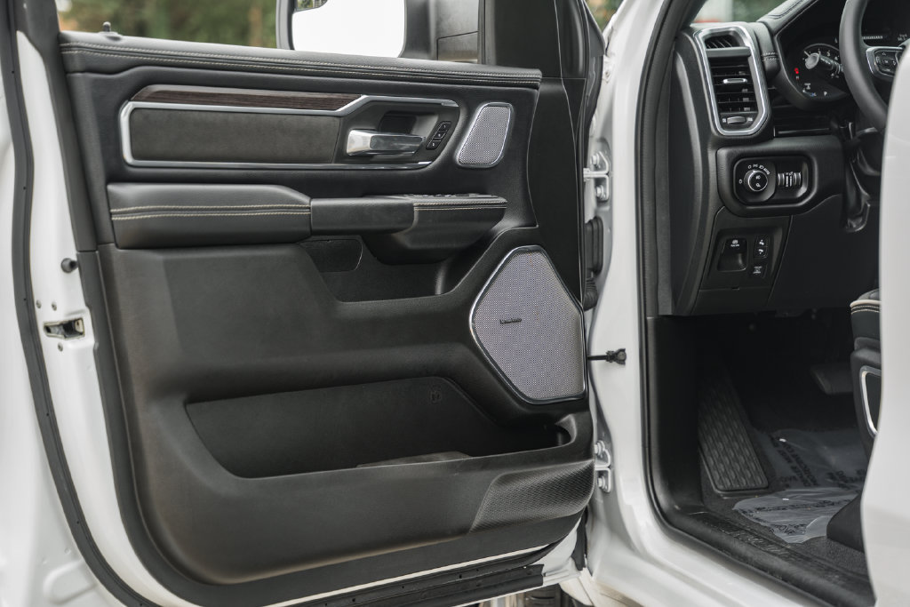 Used 2025 RAM 1500 Laramie w/ Night Edition AWD/4WD image 46