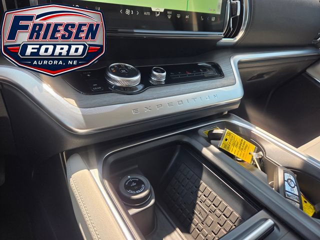 Used 2025 Ford Expedition Platinum w/ Driver's Package AWD/4WD image 22