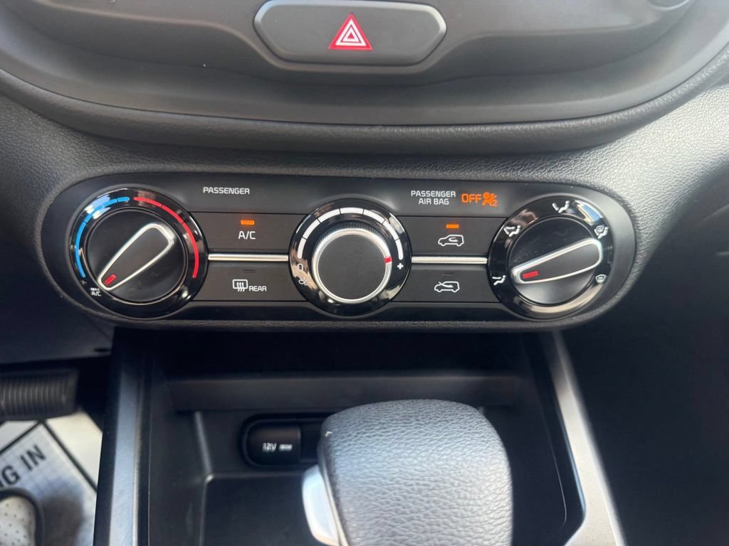 Used 2025 Kia Soul LX w/ LX Technology Package FWD image 22