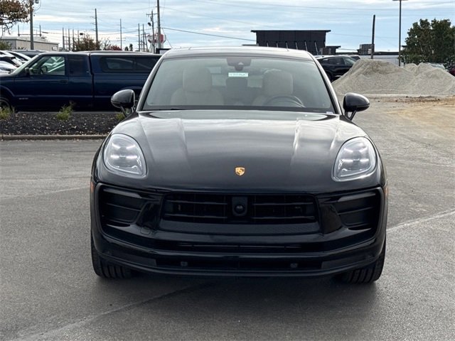 Used 2023 Porsche Macan Turbo image 9