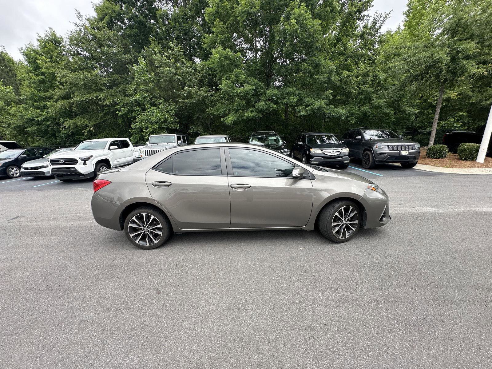 Used 2017 Toyota Corolla SE FWD image 5