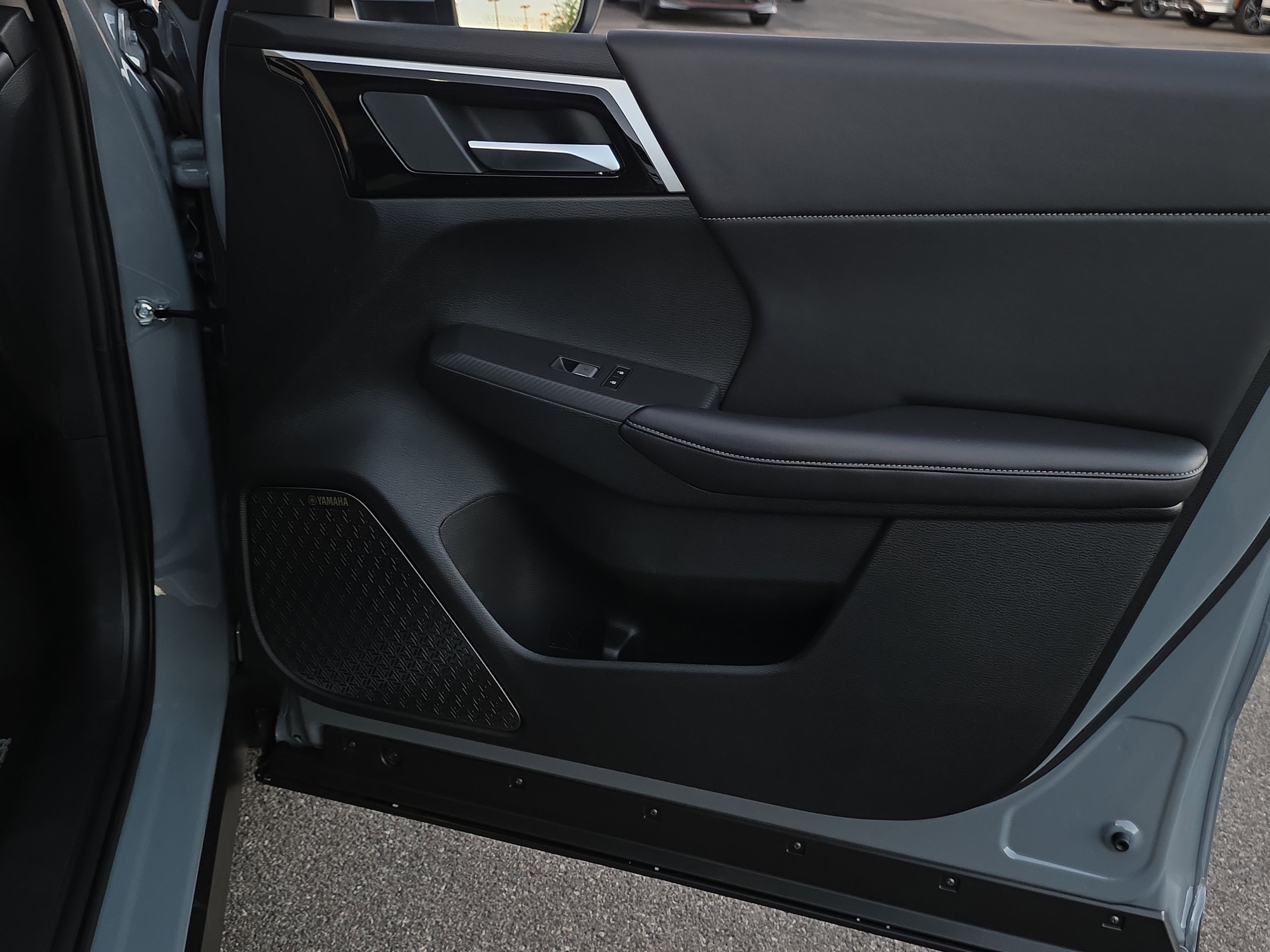 New 2025 Mitsubishi Outlander SE image 27