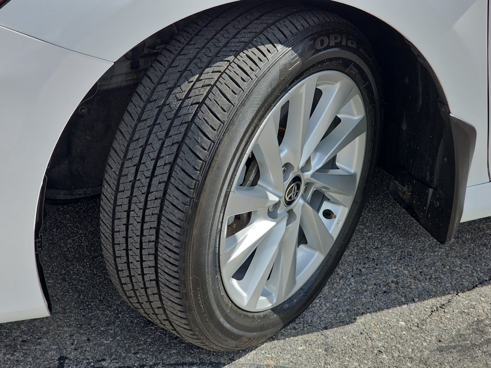 Used 2024 Toyota Camry LE FWD image 32